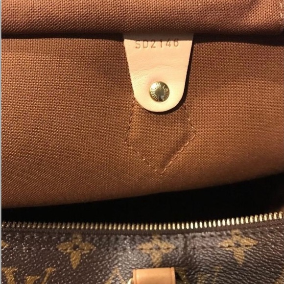 COPY - 40 mm bag mint condition , has initials ( SKT) - Picture 11 of 16